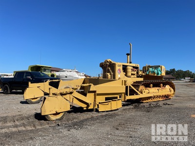 Cat D8 w/Spreader Bouteur sur chenilles