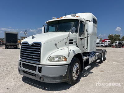 2013 Mack CXU613 6x4 Cabina con cuccetta per trattore stradale