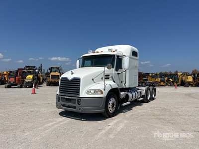 2014 Mack CXU613 6x4 Cabina con cuccetta per trattore stradale