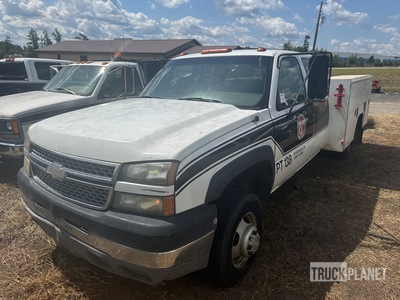 2005 Chevrolet Silverado 1500 Silverado 4x2 Extended Cab Utility Truck (Inoperable)