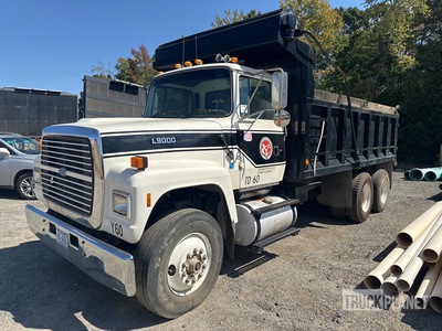 1995 Ford L9000 6x4 T/A Dump Truck