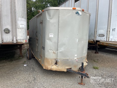 2013 12 ft S/A Enclosed Trailer