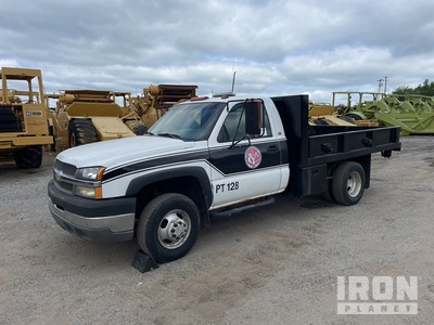 2004 Chevrolet Silverado 3500 4x2 Flatbed Truck