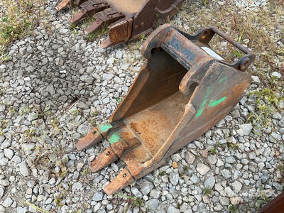 12 in Digging Excavator Bucket - Fits Bobcat