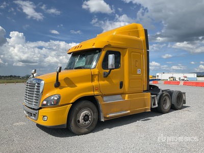 2015 Freightliner Cascadia 125 6x4 Tractocamion con Dormitorio / Sleeper Truck Tractor