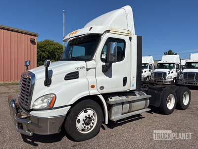 2014 Freightliner Cascadia 113 6x4 T/A Day Cab Truck Tractor