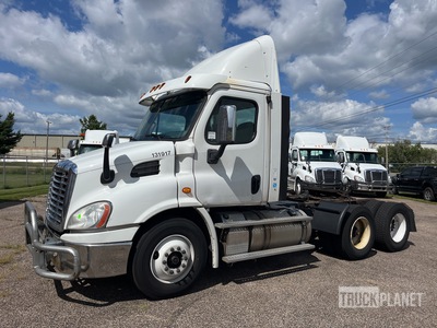 2013 Freightliner Cascadia 113 6x4 T/A Day Cab Truck Tractor