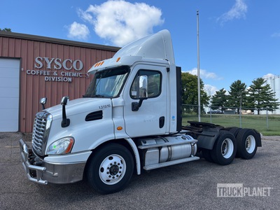 2013 Freightliner Cascadia 113 6x4 T/A Day Cab Truck Tractor