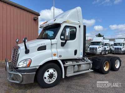 2013 Freightliner Cascadia 113 6x4 T/A Day Cab Truck Tractor