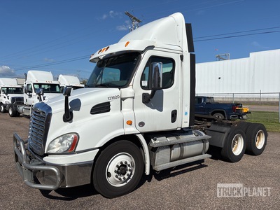 2013 Freightliner Cascadia 113 6x4 T/A Day Cab Truck Tractor