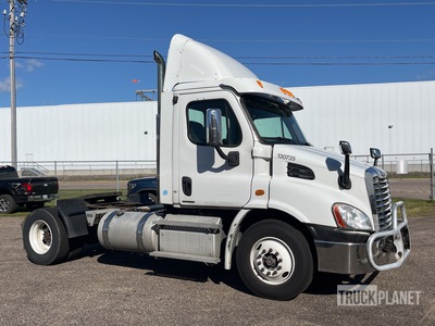 2012 Freightliner Cascadia 113 4x2 S/A Day Cab Truck Tractor