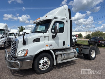2012 Freightliner Cascadia 113 4x2 S/A Day Cab Truck Tractor