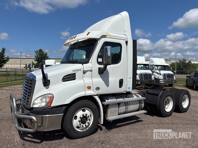 2013 Freightliner Cascadia 113 6x4 T/A Day Cab Truck Tractor