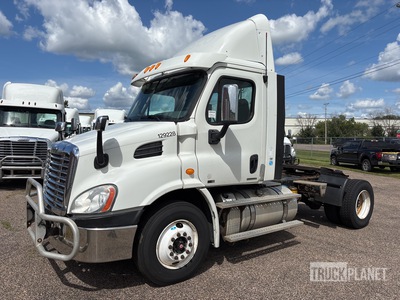 2012 Freightliner Cascadia 113 4x2 S/A Day Cab Truck Tractor