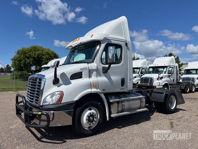 2012 Freightliner Cascadia 113 4x2 S/A Day Cab Truck Tractor