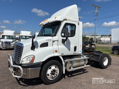 2010 Freightliner Cascadia 113 4x2 S/A Day Cab Truck Tractor
