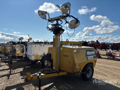 2012 Allmand Maxi-Lite V Series 20 kW を見 Light Tower