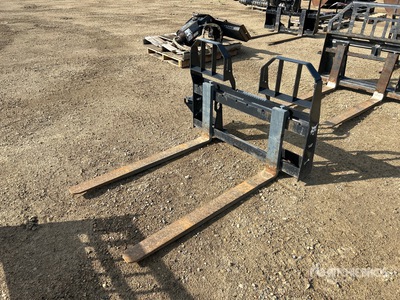 Bobcat HD 48 in Skid Steer Forks