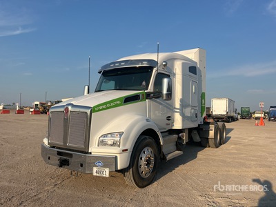 2022 Kenworth T880 6x2 T/A Sleeper Truck Tractor
