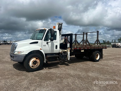 2004 IMT 5200 8300 lb Knuckle Boom on 2005 International 4400 4x2 Boom Truck
