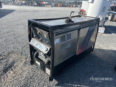 2011 Lincoln DX450 450 A Multi-Process Engine Driven Welder