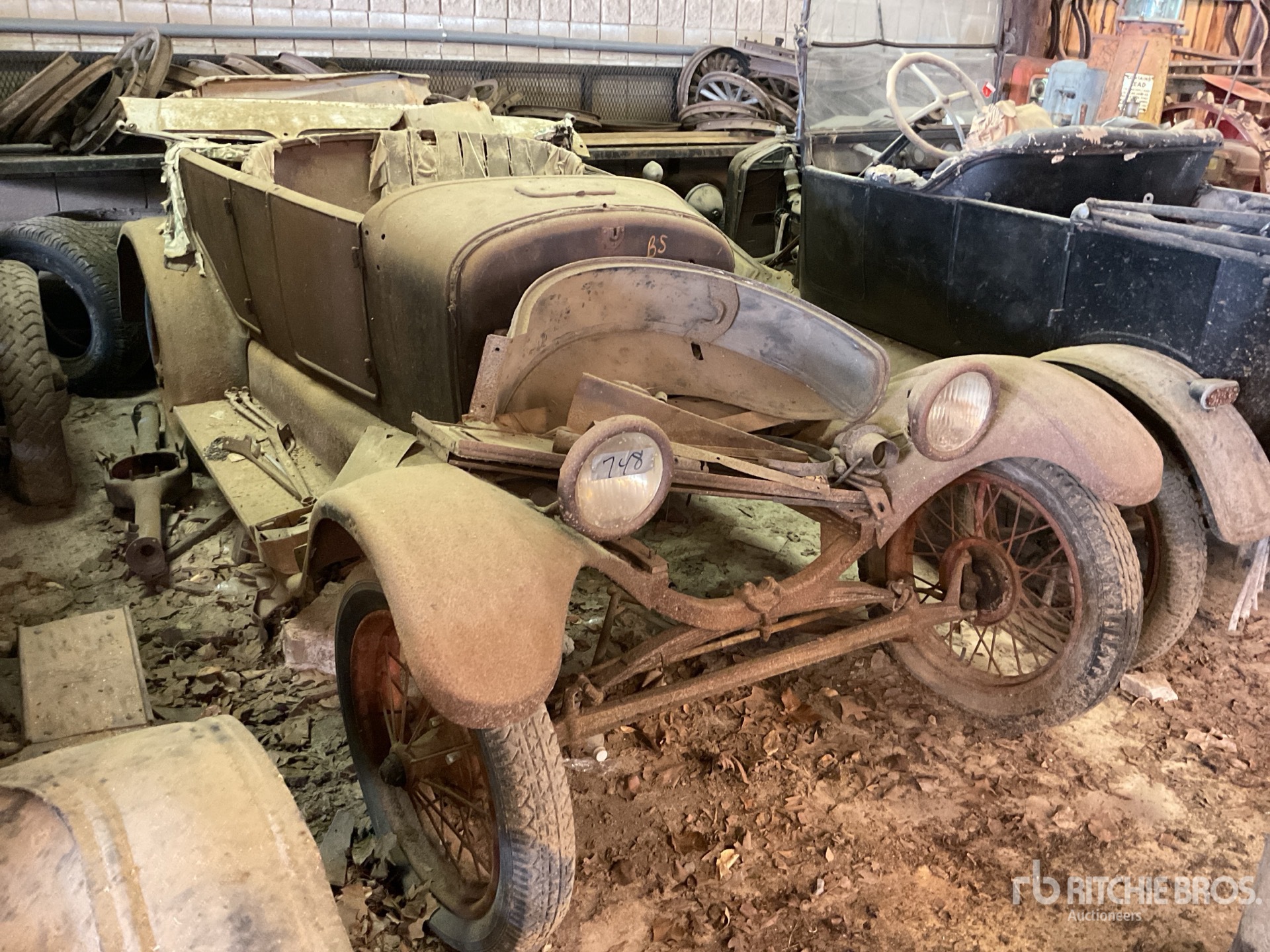 Ford Model T Antique Car سيارة كلاسيكية