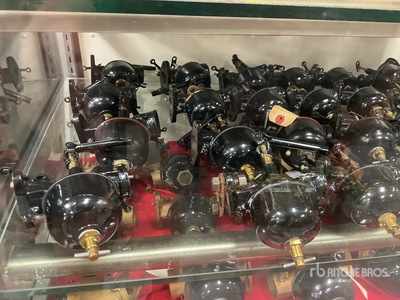 Quantity of (51) Ford carburetors Articuos de lujo