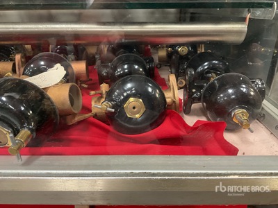 Quantity of (65) Ford carburetors Articuos de lujo