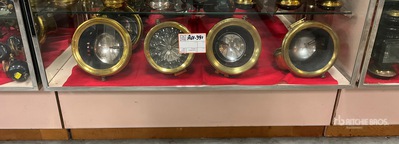 Quantity of (5) Ford lights Articuos de lujo