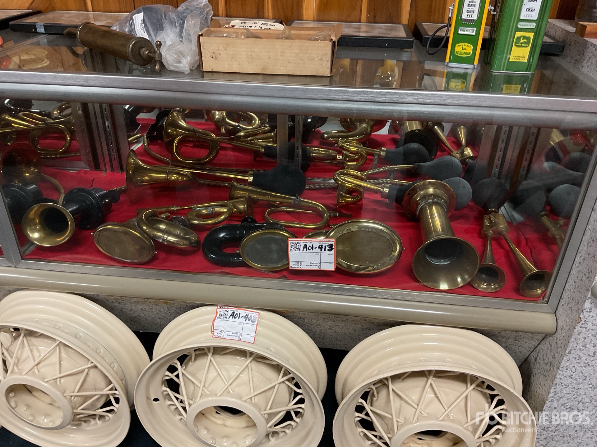 Quantity of antique brass horns