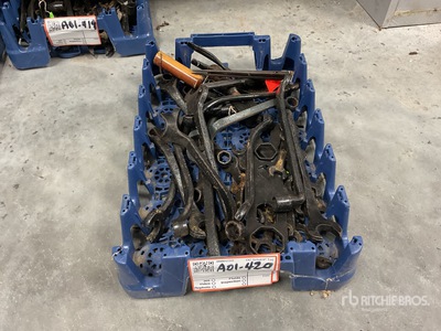 Quantity of antique tools