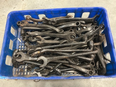 Quantity of antique tools