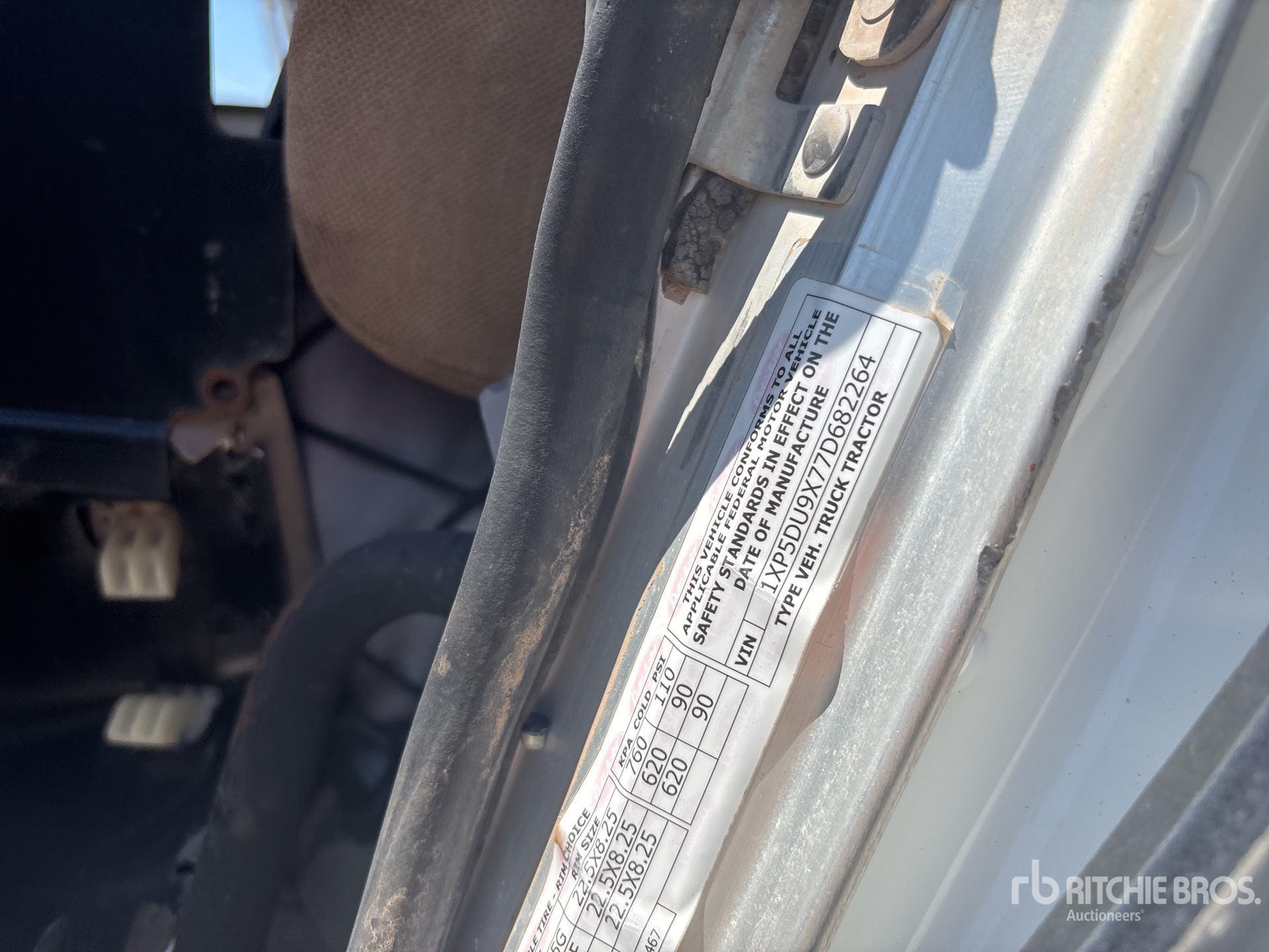 2007 Peterbilt 379 T/A Day Cab Truck Tractor (Inoperable)
