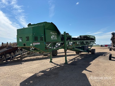 2018 McCloskey ST100 36 in x 100 ft Portable Radial Stacking Conveyor