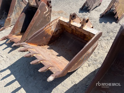 36 in Digging Excavator Bucket