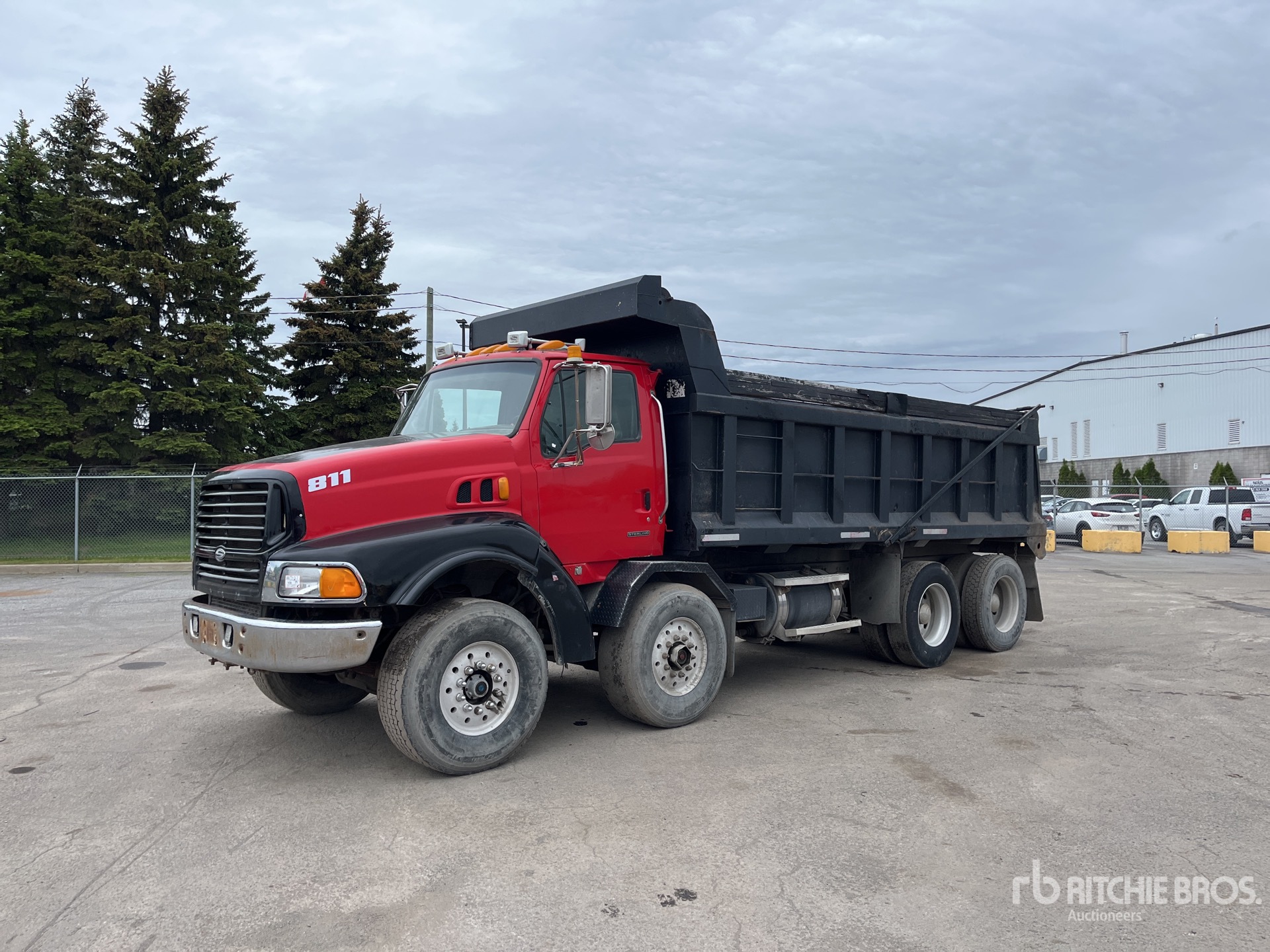 2004 Sterling L9500 8x4 Twin-Steer T/A Dump Truck