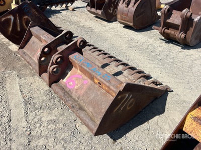 72 in Digging Excavator Bucket