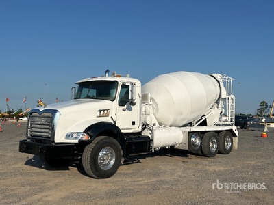 2015 Mack GU813 8x4 Mixer Truck