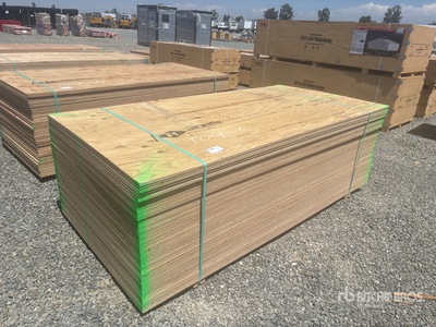Quantity of (50) 5/8 in 4 ft x 8 ft DFP/CSP (No Stamp) Madera contrachapada (Unused)
