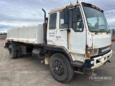 Mitsubishi 7500 L 4x2 Autocarro per acqua