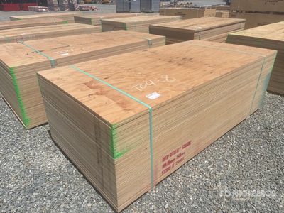 Quantity of (50) 5/8 in 4 ft x 8 ft DFP/CSP (No Stamp) Madera contrachapada (Unused)