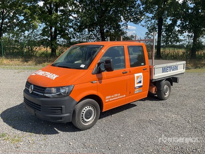 2019 Volkswagen T6 Transporter 4x2 Crew Cab 平台トラック