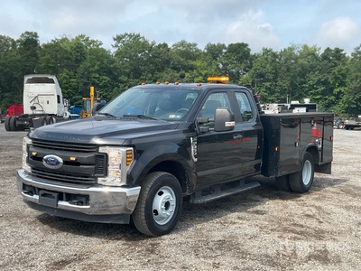 2019 Ford F-350 XL 4x2 Extended Cab Utility Truck