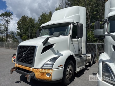 2018 Volvo VNR64T300 6x4 Cabeza Tractora Cabina Corta