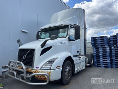 2018 Volvo VNR64T300 6x4 Cabeza Tractora Cabina Corta (Inoperable)