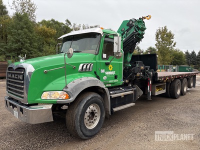 2016 Hiab 288EP-4 21610 lb Knuckle Boom on 2017 Mack GU813 8x4 Boom Truck
