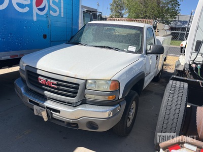 2004 GM C2500 4x4 Utility Truck (Inoperable)
