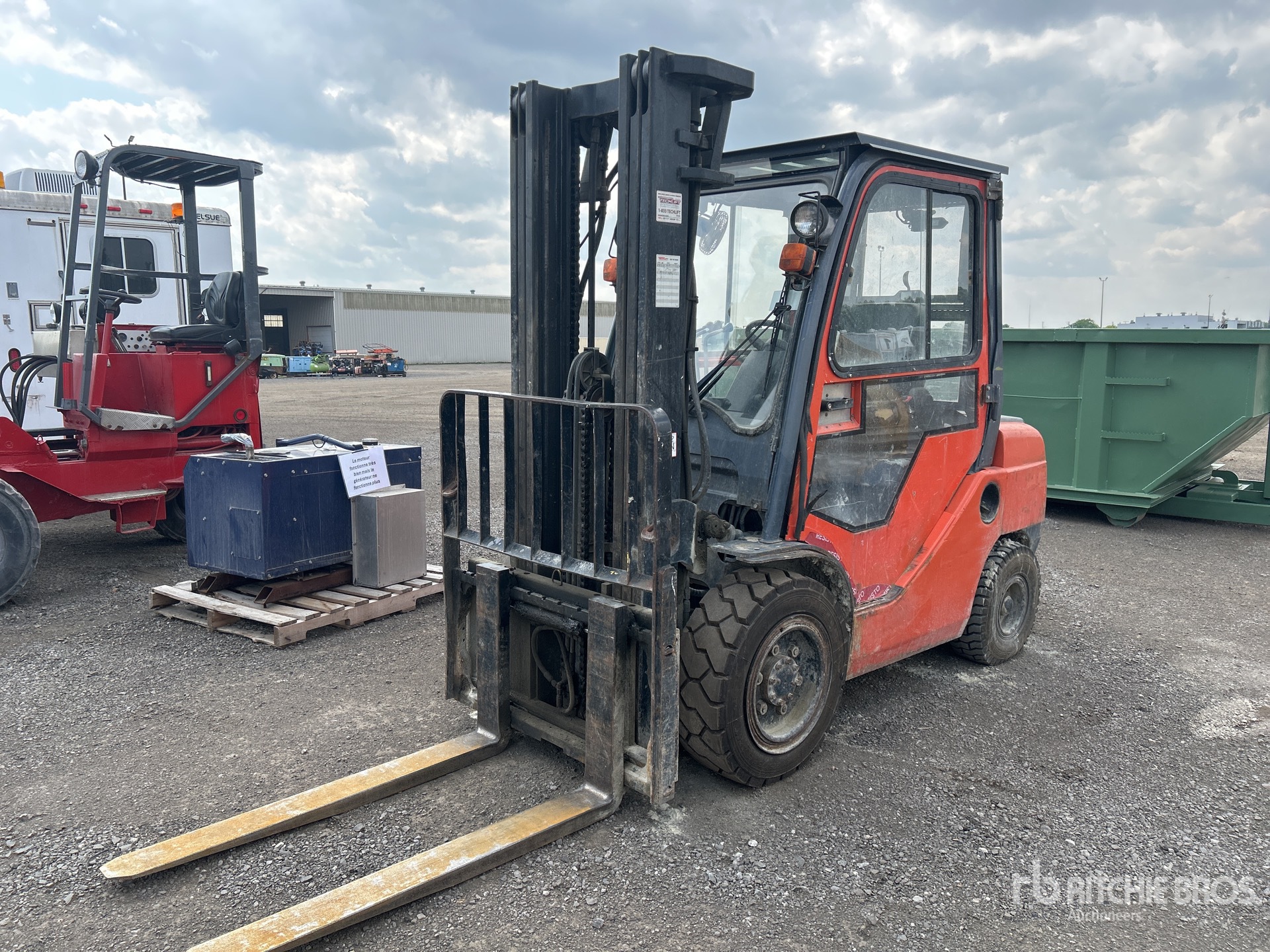 2008 Toyota 8FDU30 5620 lb Pneumatic Tire Forklift