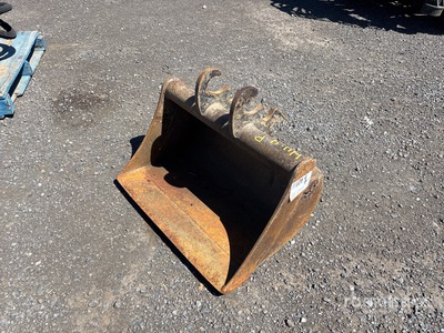 2018 GSL 3015 28 in Q/C Cleanup Excavator Bucket - Fits Bobcat E20