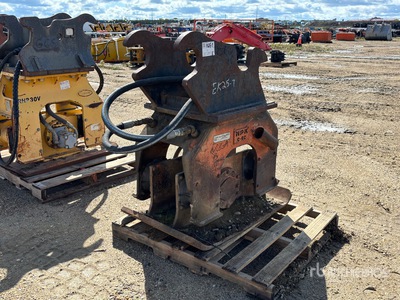 NPK 29 in Q/C Plate Compactor Attachment エクスカベーター用アタッチメント - その他